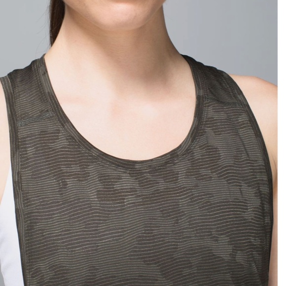 Lululemon Run for Days Tank - Deep Camo Size 12 - Picture 3 of 8